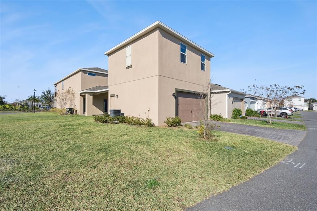 出租: $3,200 (4 贝兹, 3 浴室, 2500 平方英尺)