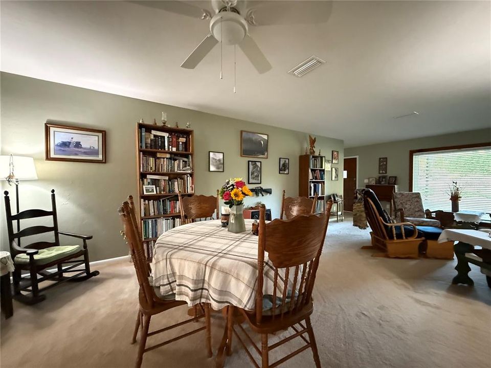 待售: $324,900 (2 贝兹, 2 浴室, 1805 平方英尺)