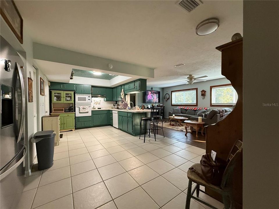 待售: $324,900 (2 贝兹, 2 浴室, 1805 平方英尺)