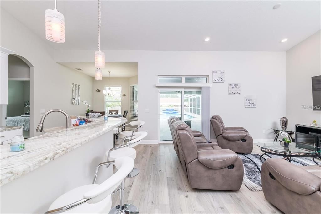 En Venta: $799,999 (4 camas, 2 baños, 2524 Pies cuadrados)