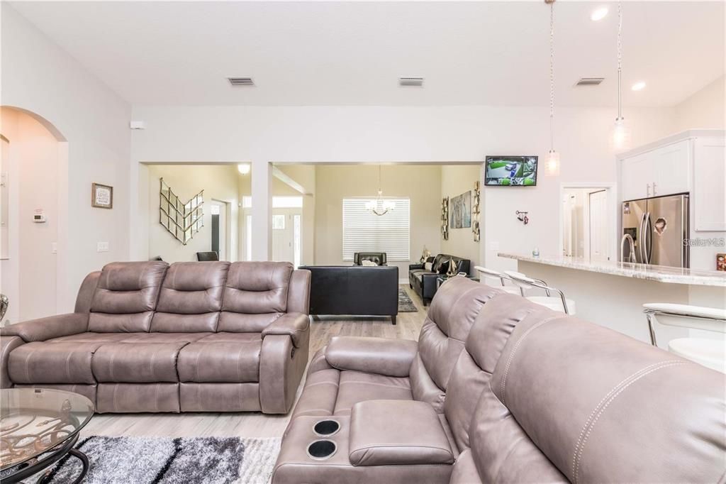 En Venta: $799,999 (4 camas, 2 baños, 2524 Pies cuadrados)