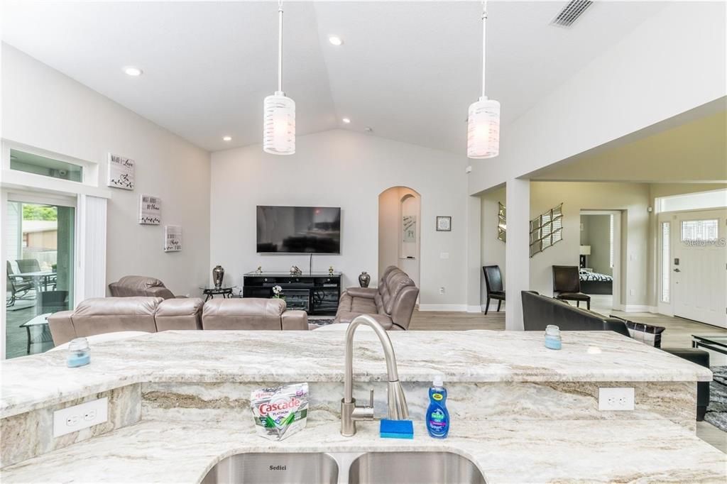 En Venta: $799,999 (4 camas, 2 baños, 2524 Pies cuadrados)