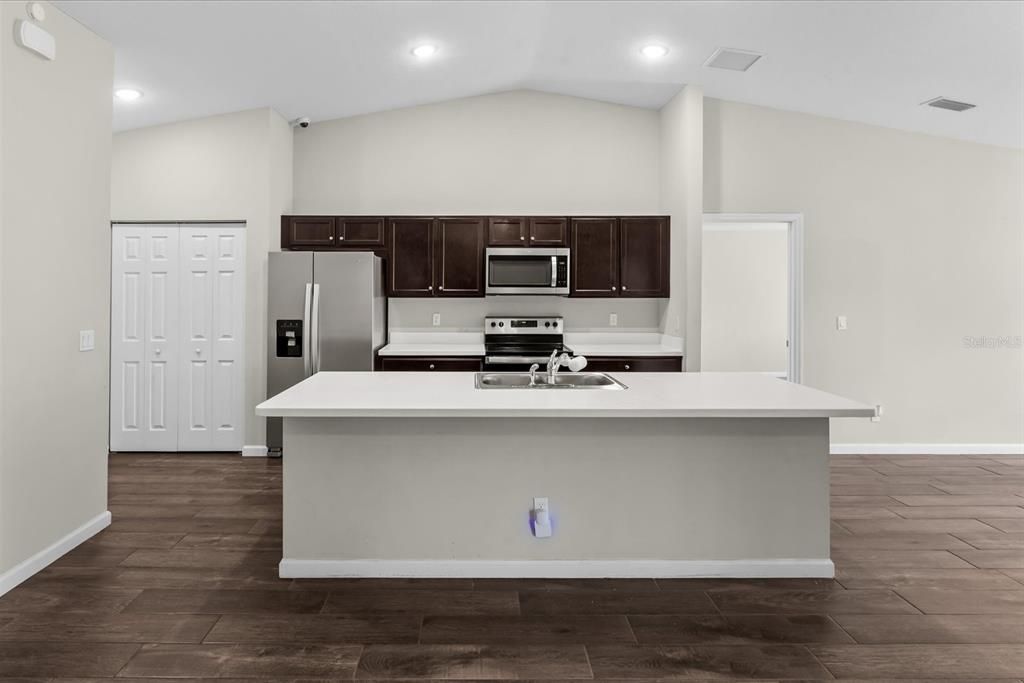 出租: $2,950 (3 贝兹, 2 浴室, 1935 平方英尺)