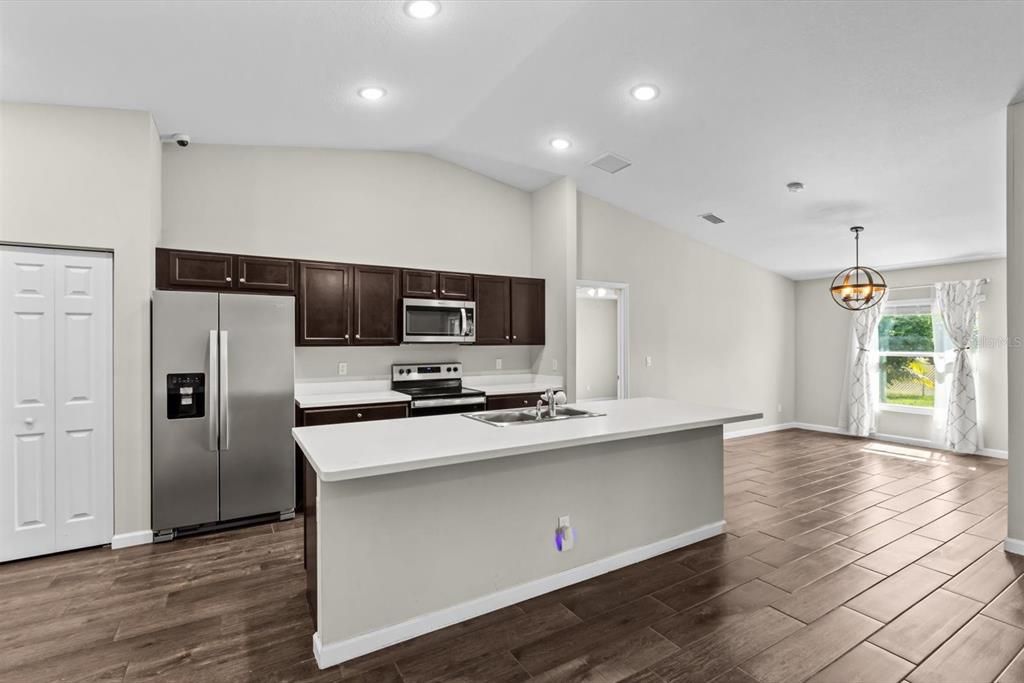 出租: $2,950 (3 贝兹, 2 浴室, 1935 平方英尺)