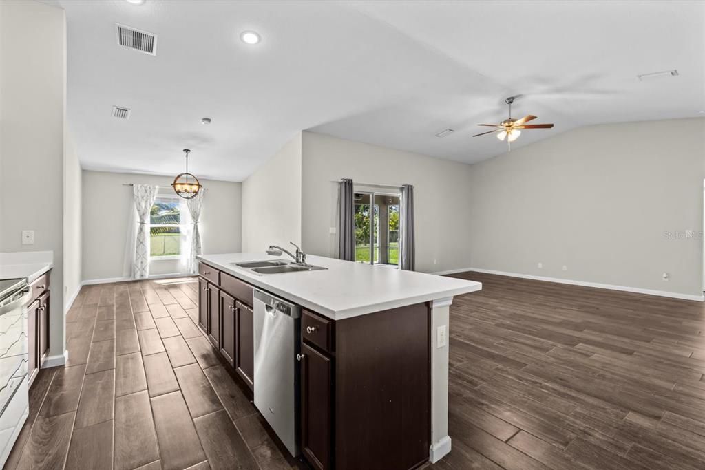 出租: $2,950 (3 贝兹, 2 浴室, 1935 平方英尺)