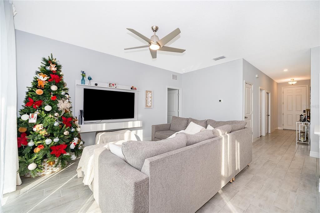 На продажу: $425,000 (3 спален, 2 ванн, 1401 Квадратных фут)