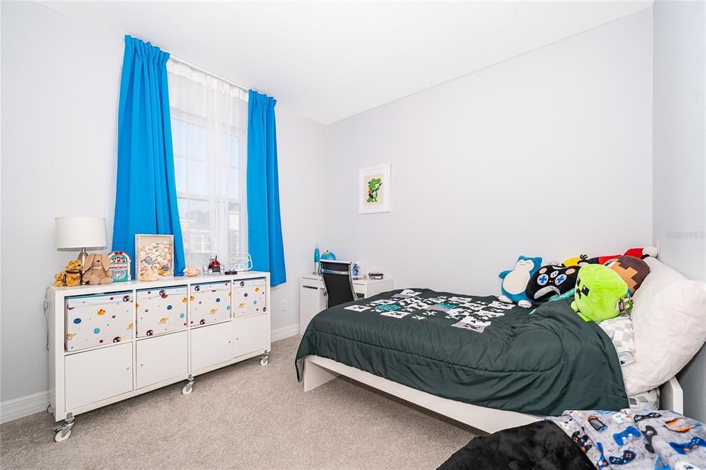 На продажу: $425,000 (3 спален, 2 ванн, 1401 Квадратных фут)