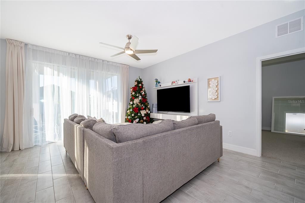 На продажу: $425,000 (3 спален, 2 ванн, 1401 Квадратных фут)