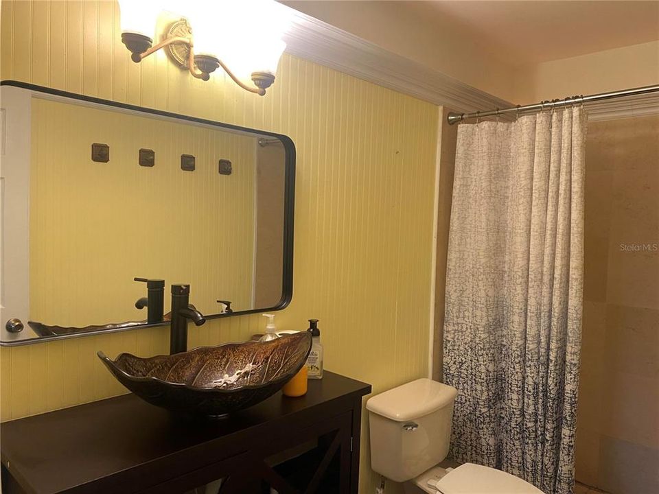 For Sale: $450,000 (5 beds, 3 baths, 1728 Square Feet)