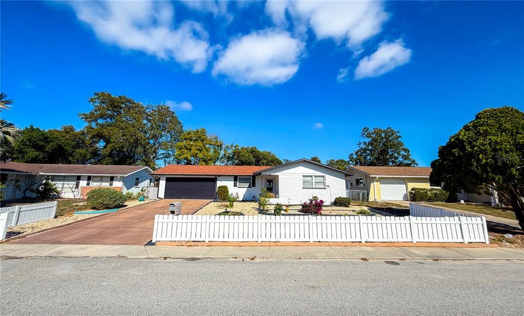 На продажу: $295,000 (3 спален, 2 ванн, 1423 Квадратных фут)