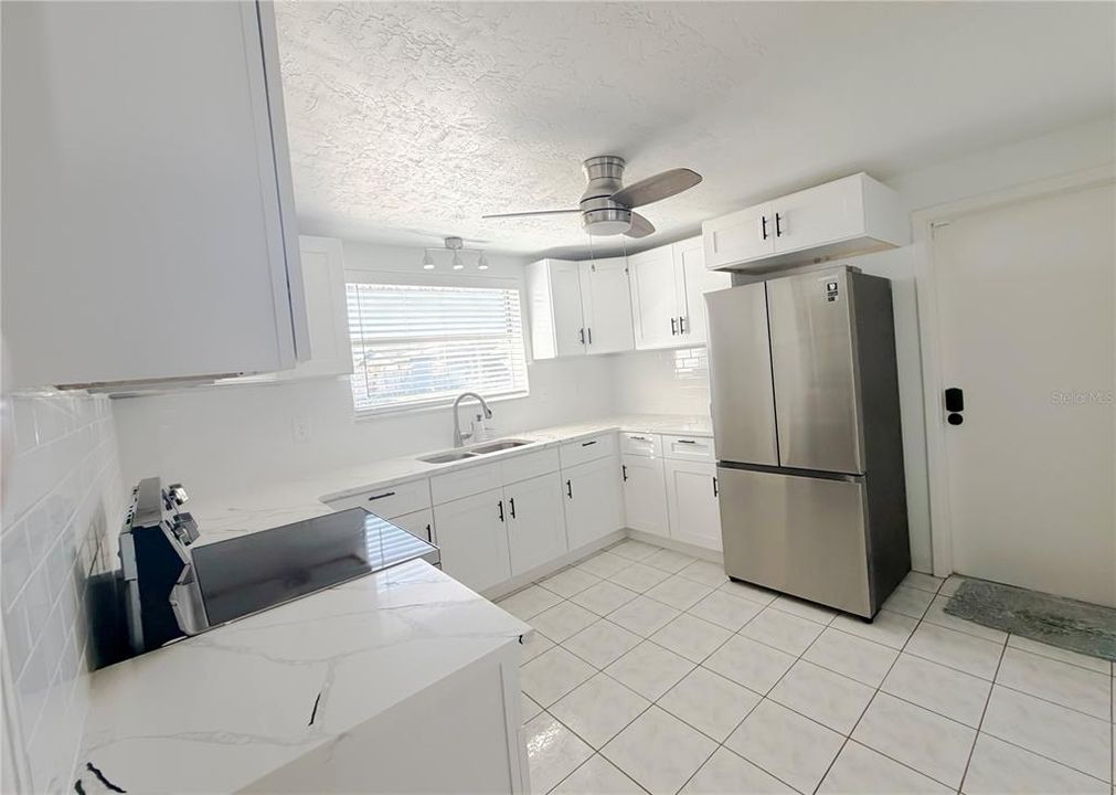 На продажу: $295,000 (3 спален, 2 ванн, 1423 Квадратных фут)