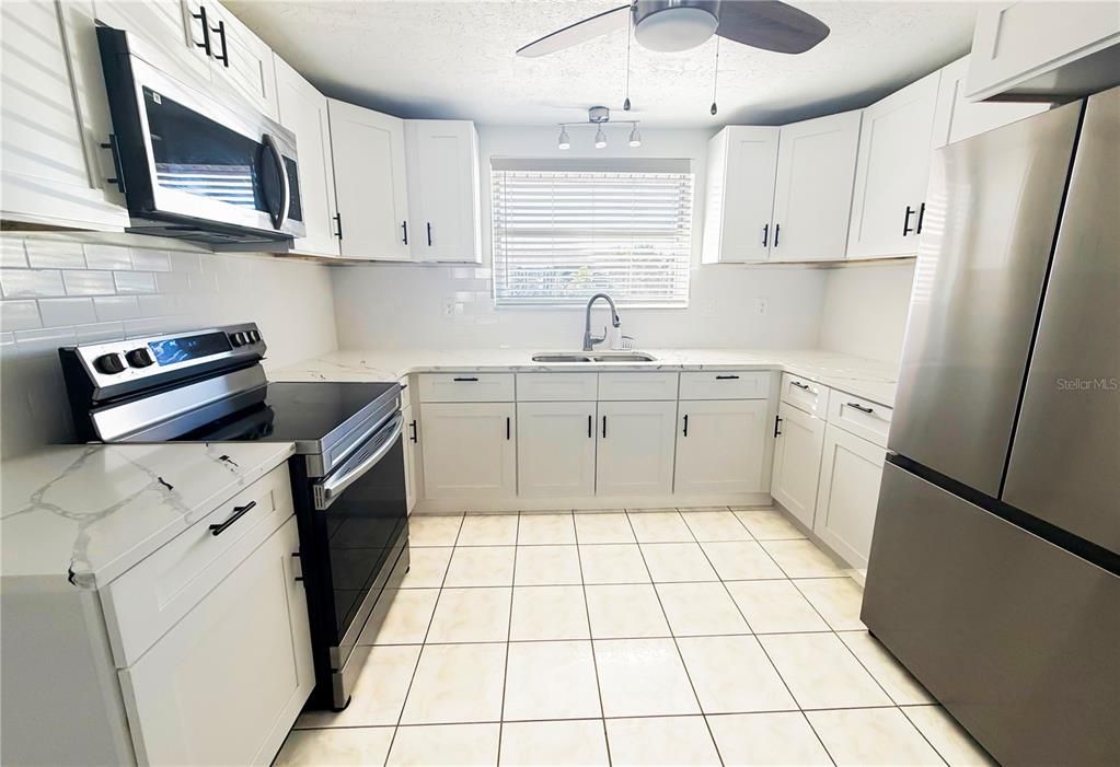 На продажу: $295,000 (3 спален, 2 ванн, 1423 Квадратных фут)