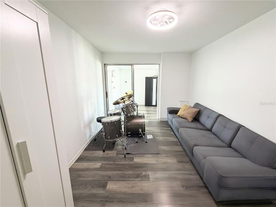 На продажу: $295,000 (3 спален, 2 ванн, 1423 Квадратных фут)