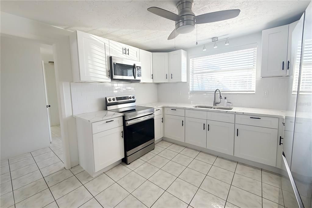 На продажу: $295,000 (3 спален, 2 ванн, 1423 Квадратных фут)