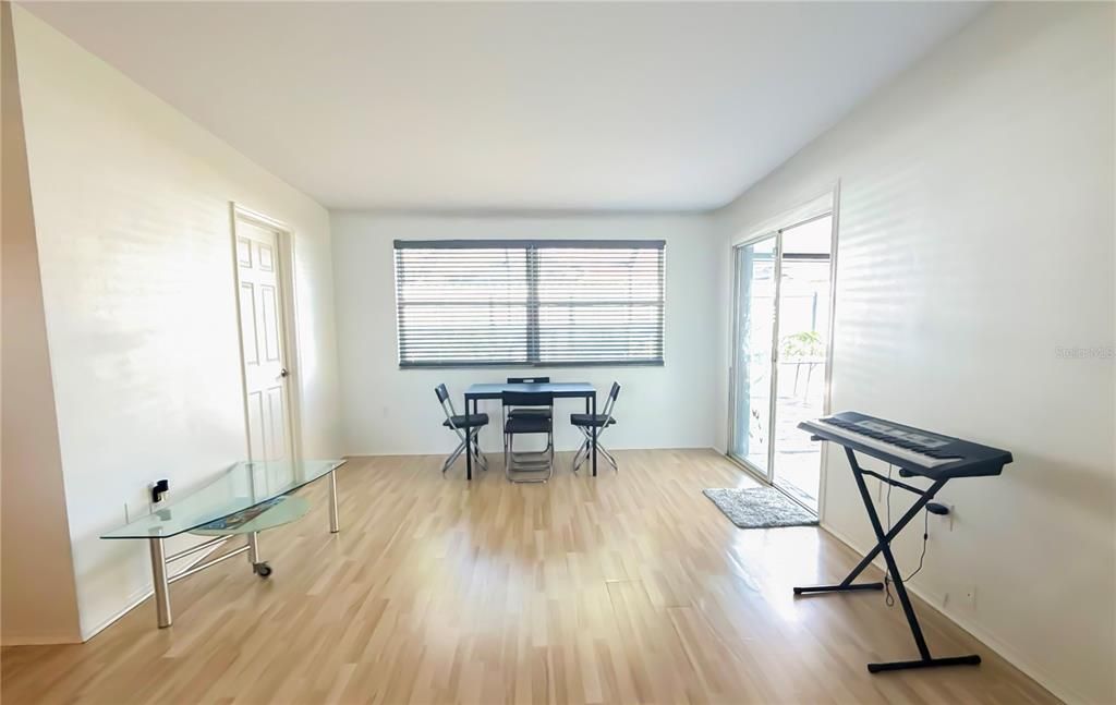 На продажу: $295,000 (3 спален, 2 ванн, 1423 Квадратных фут)