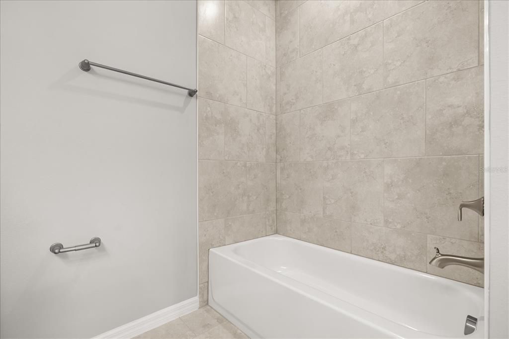 For Sale: $372,900 (4 beds, 3 baths, 2092 Square Feet)