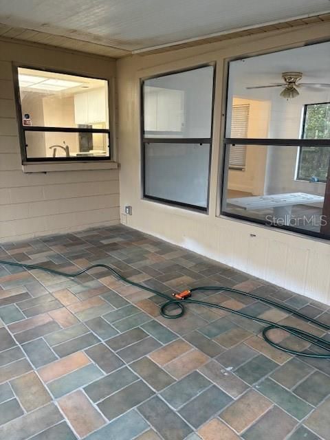 For Sale: $299,000 (2 beds, 1 baths, 1081 Square Feet)