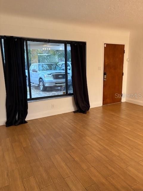 For Sale: $299,000 (2 beds, 1 baths, 1081 Square Feet)