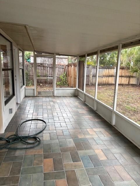 For Sale: $299,000 (2 beds, 1 baths, 1081 Square Feet)