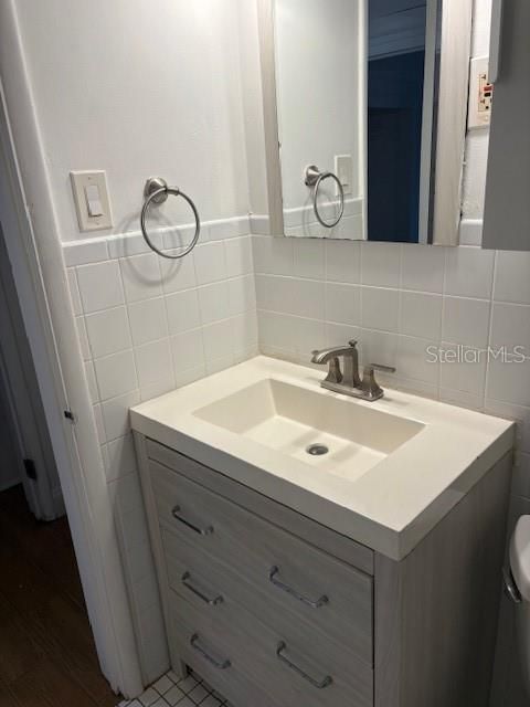 For Sale: $299,000 (2 beds, 1 baths, 1081 Square Feet)