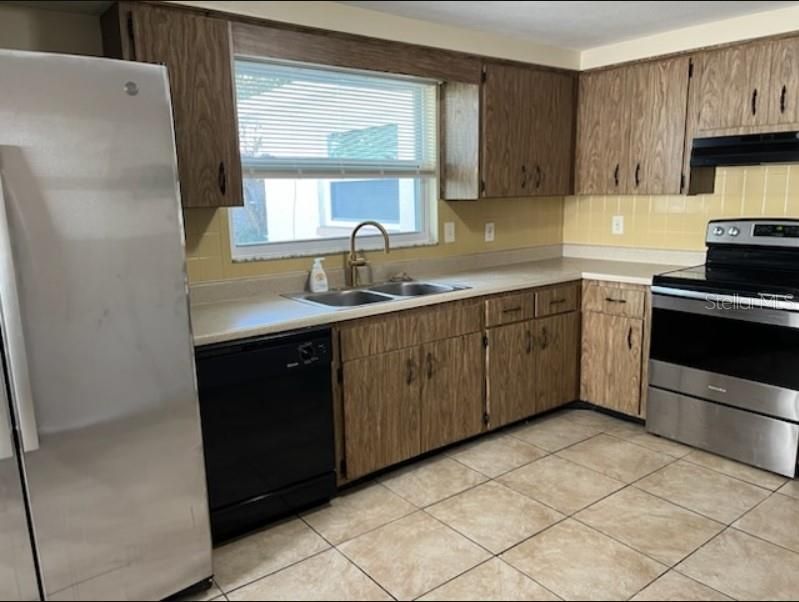 На продажу: $225,000 (3 спален, 2 ванн, 1426 Квадратных фут)