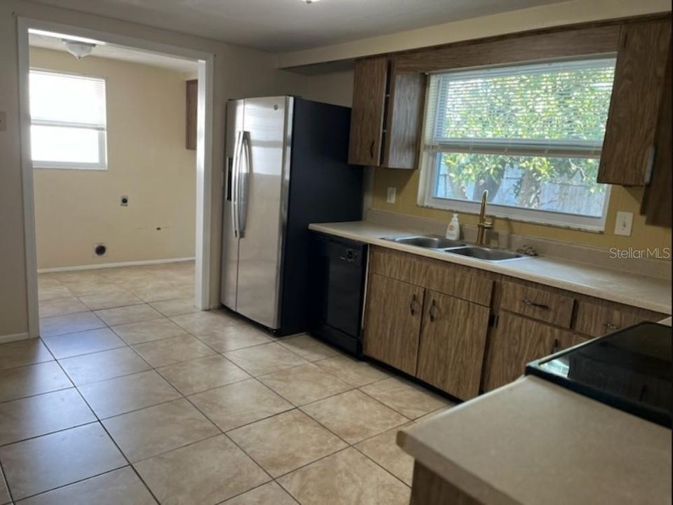 На продажу: $225,000 (3 спален, 2 ванн, 1426 Квадратных фут)