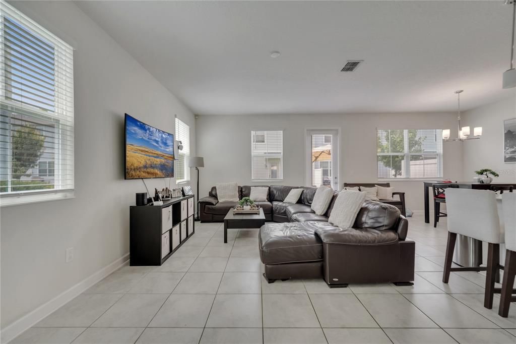 For Sale: $389,000 (4 beds, 3 baths, 2067 Square Feet)