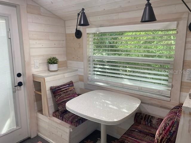 出租: $1,650 (15 贝兹, 2 浴室, 800 平方英尺)