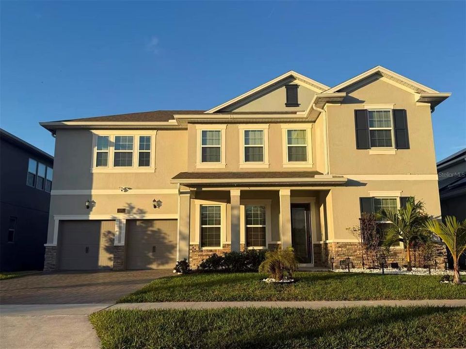 For Sale: $989,000 (6 beds, 4 baths, 3628 Square Feet)