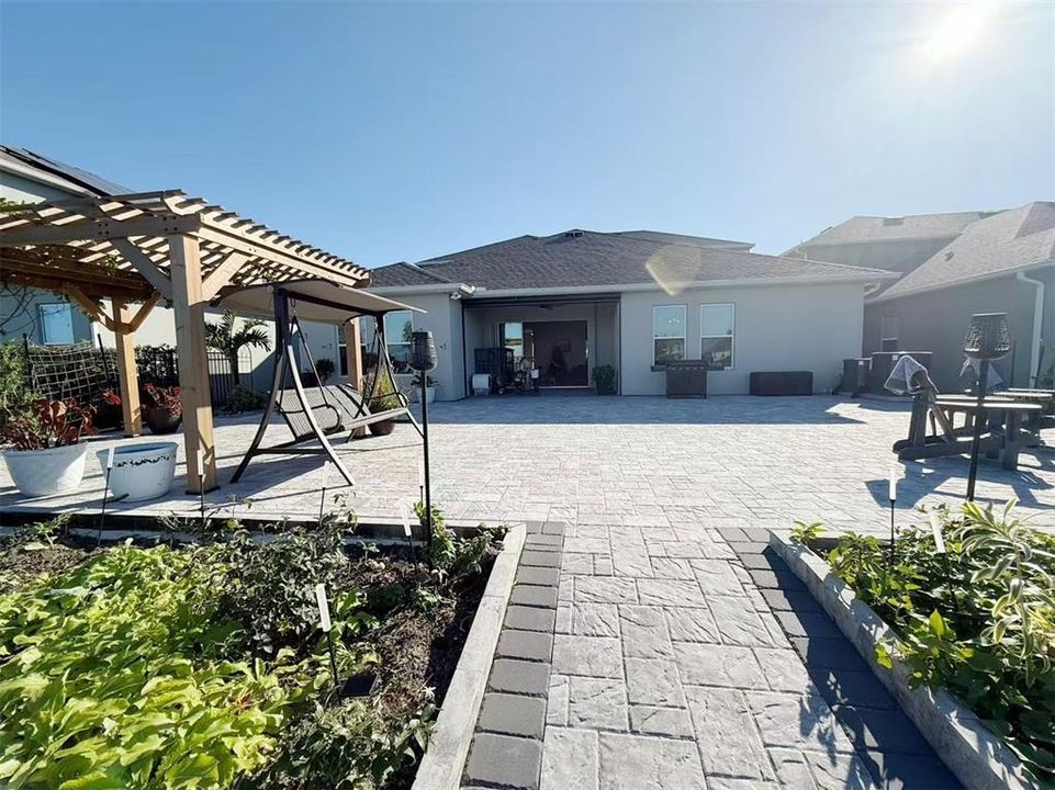 For Sale: $989,000 (6 beds, 4 baths, 3628 Square Feet)