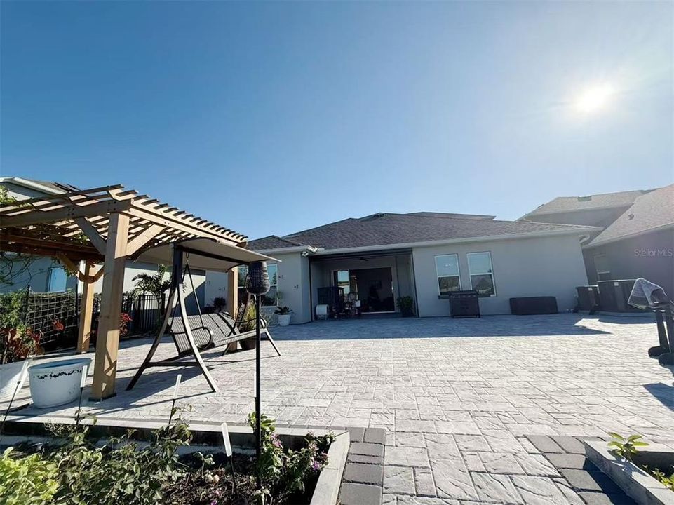 For Sale: $989,000 (6 beds, 4 baths, 3628 Square Feet)