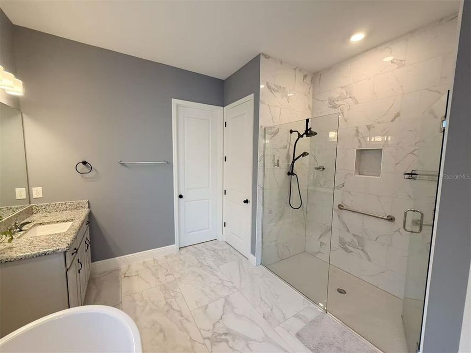 For Sale: $989,000 (6 beds, 4 baths, 3628 Square Feet)