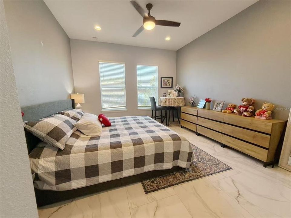 For Sale: $989,000 (6 beds, 4 baths, 3628 Square Feet)