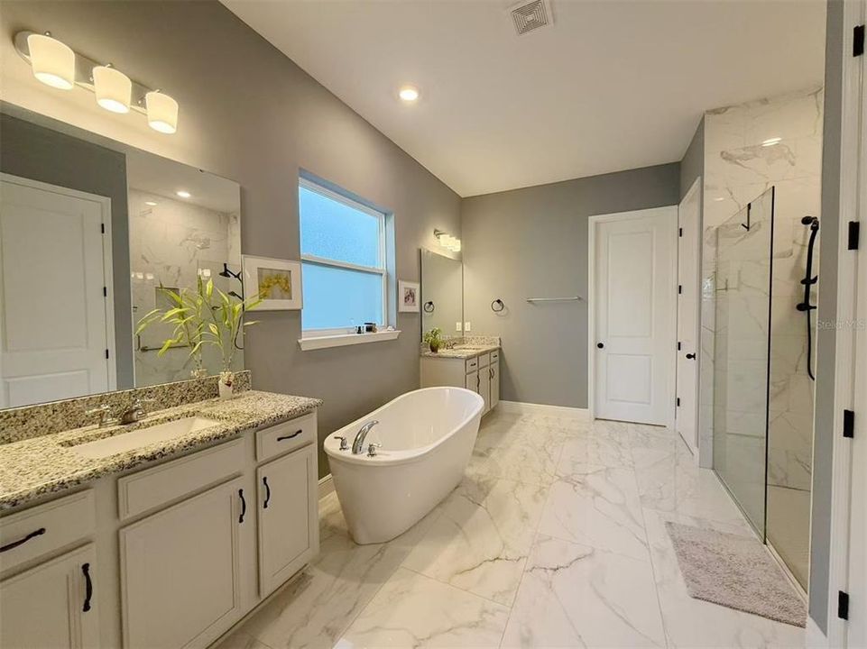 For Sale: $989,000 (6 beds, 4 baths, 3628 Square Feet)