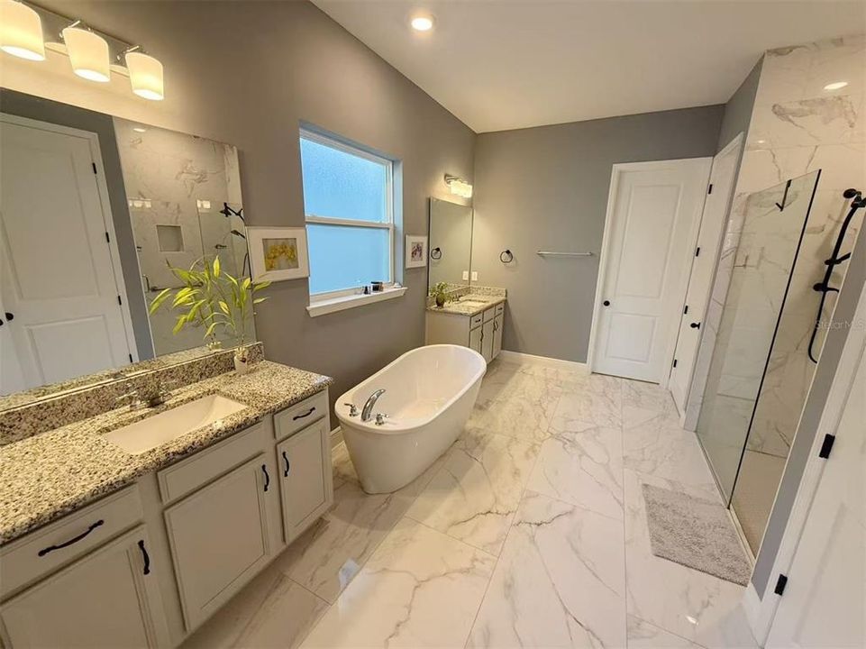 For Sale: $989,000 (6 beds, 4 baths, 3628 Square Feet)