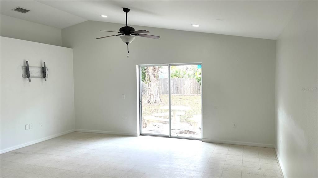 En Renta: $1,750 (3 camas, 2 baños, 1313 Pies cuadrados)