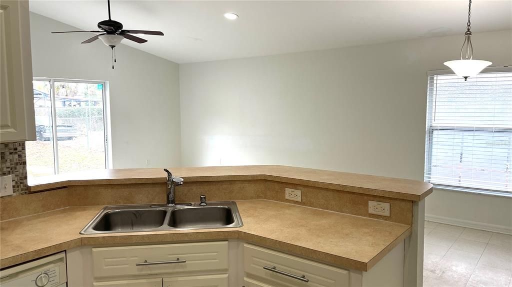 En Renta: $1,750 (3 camas, 2 baños, 1313 Pies cuadrados)