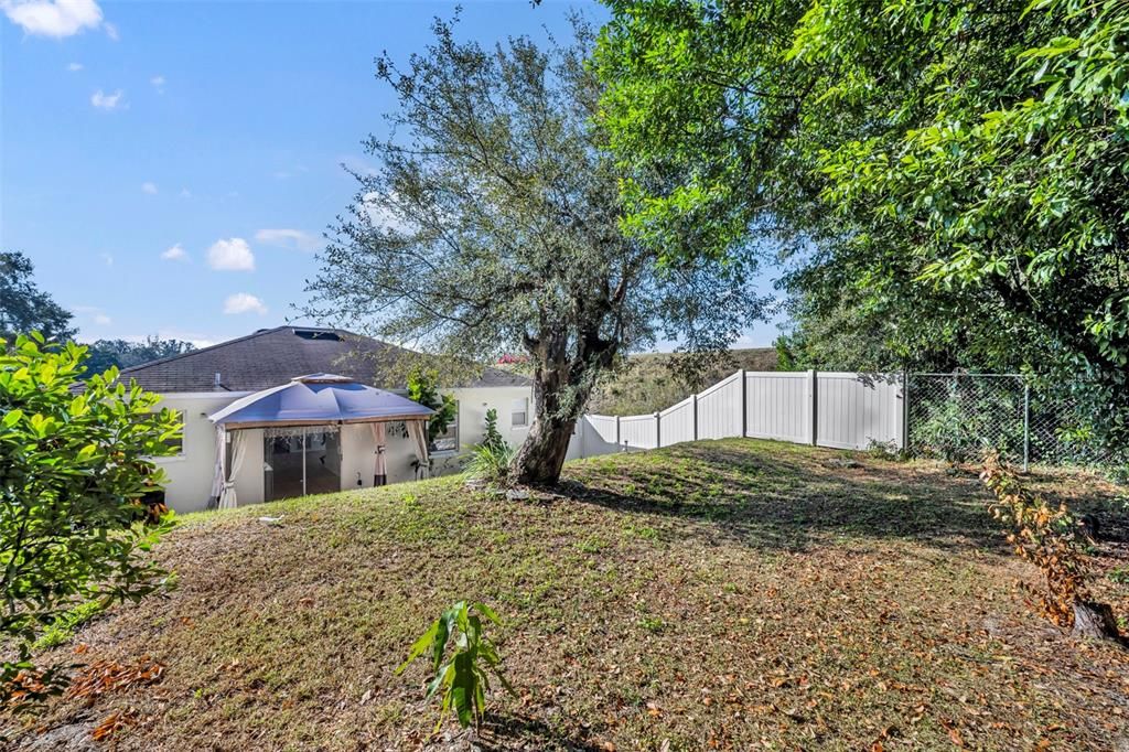 待售: $299,900 (3 贝兹, 2 浴室, 1335 平方英尺)