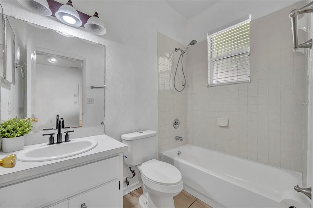 待售: $299,900 (3 贝兹, 2 浴室, 1335 平方英尺)