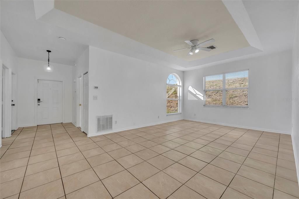 待售: $299,900 (3 贝兹, 2 浴室, 1335 平方英尺)