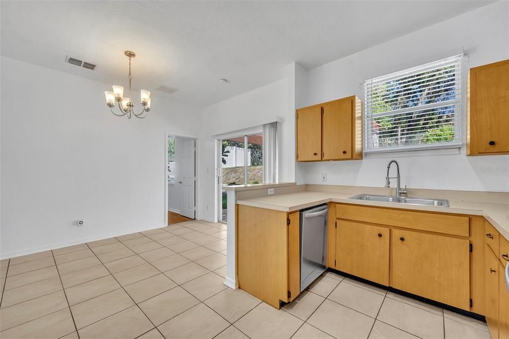 待售: $299,900 (3 贝兹, 2 浴室, 1335 平方英尺)