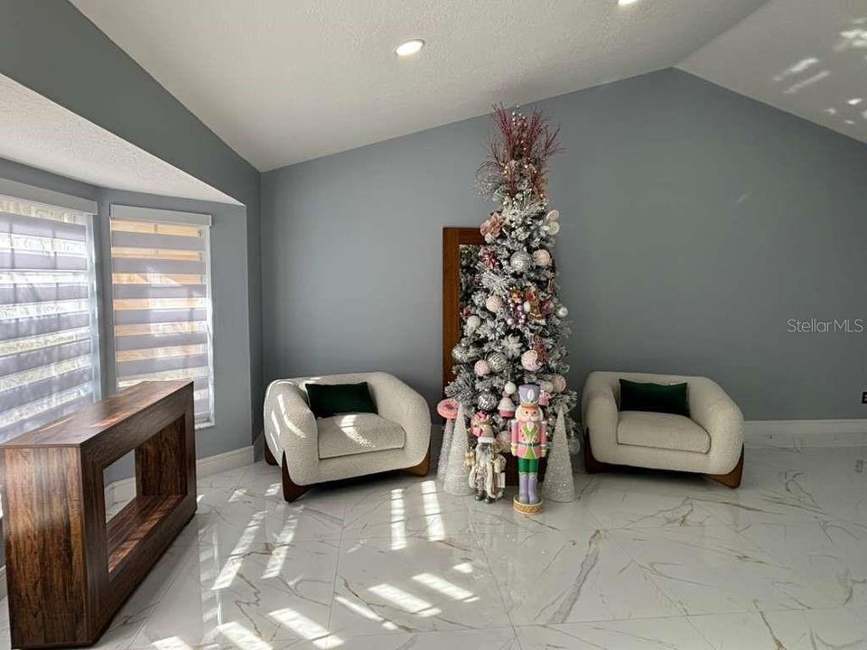 For Sale: $599,900 (4 beds, 2 baths, 2000 Square Feet)