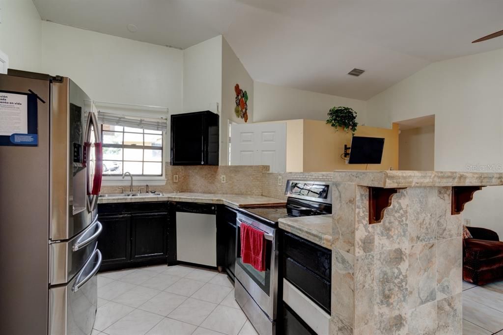 待售: $268,000 (3 贝兹, 2 浴室, 1136 平方英尺)