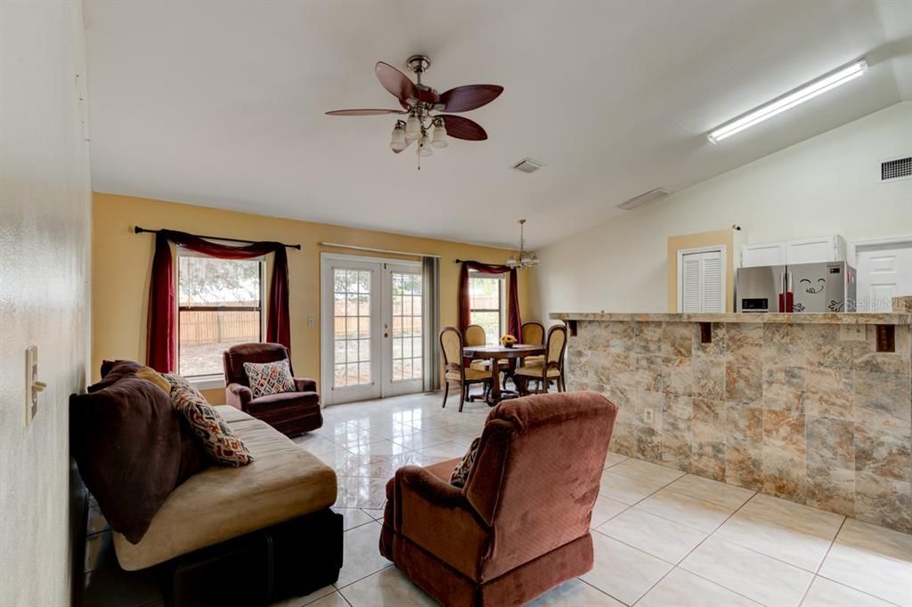 待售: $268,000 (3 贝兹, 2 浴室, 1136 平方英尺)