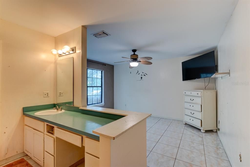 待售: $268,000 (3 贝兹, 2 浴室, 1136 平方英尺)