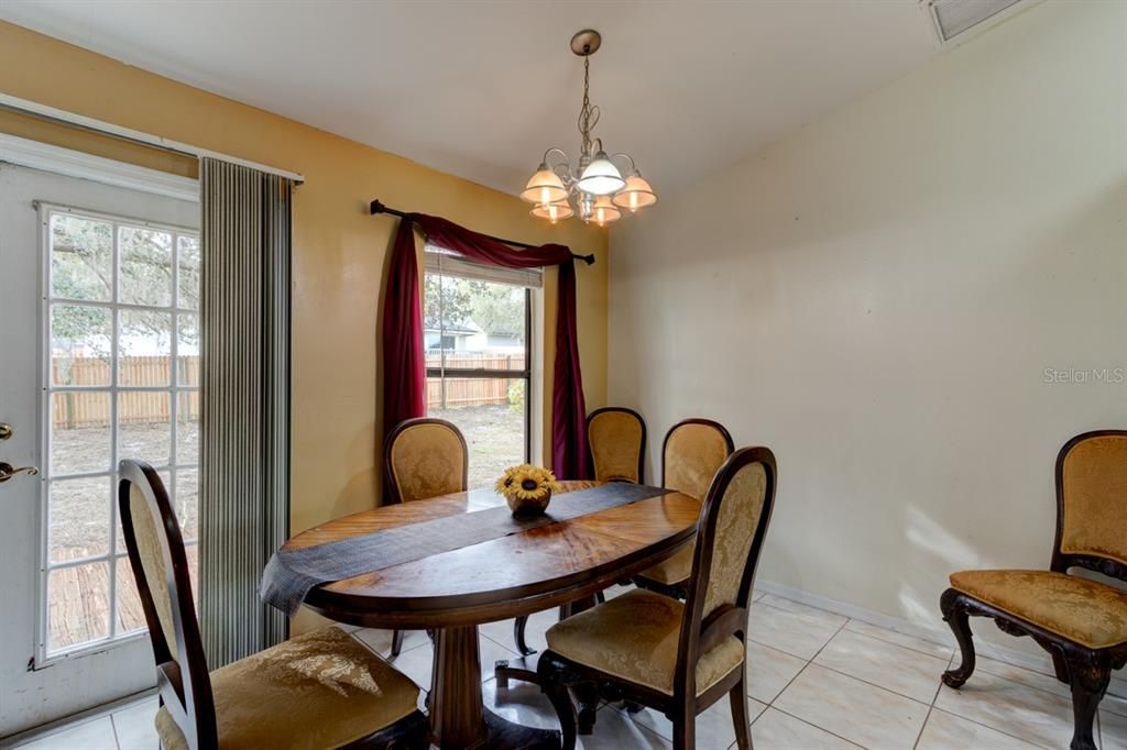 待售: $268,000 (3 贝兹, 2 浴室, 1136 平方英尺)