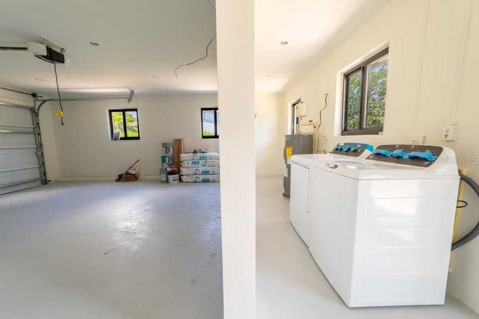 For Sale: $359,000 (3 beds, 2 baths, 1516 Square Feet)