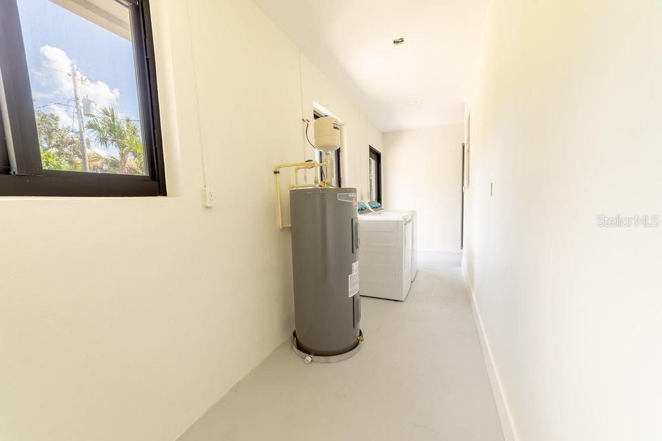 For Sale: $359,000 (3 beds, 2 baths, 1516 Square Feet)