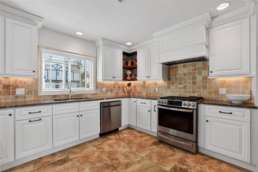 For Sale: $2,099,000 (3 beds, 3 baths, 2384 Square Feet)