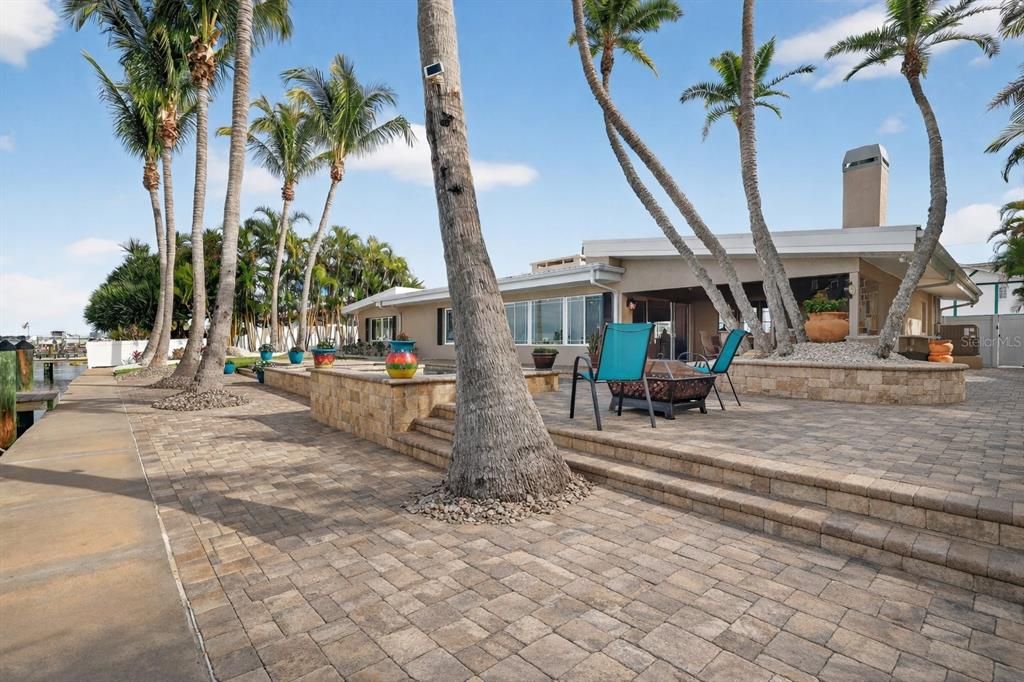 For Sale: $2,099,000 (3 beds, 3 baths, 2384 Square Feet)